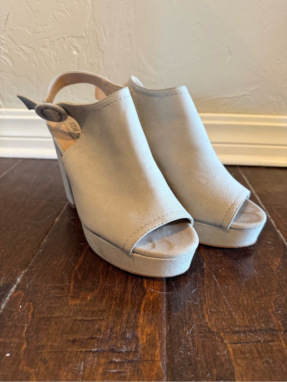 Steve Madden Light Gray Open-Toe Platform Slingback Heels size 7